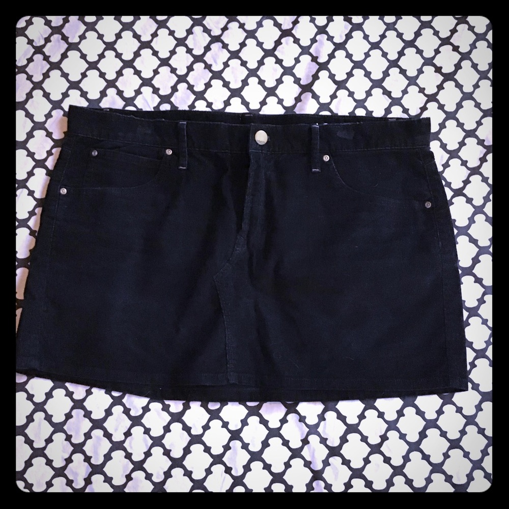 NWOT GAP Black Courdaroy  Mini Skirt 😍